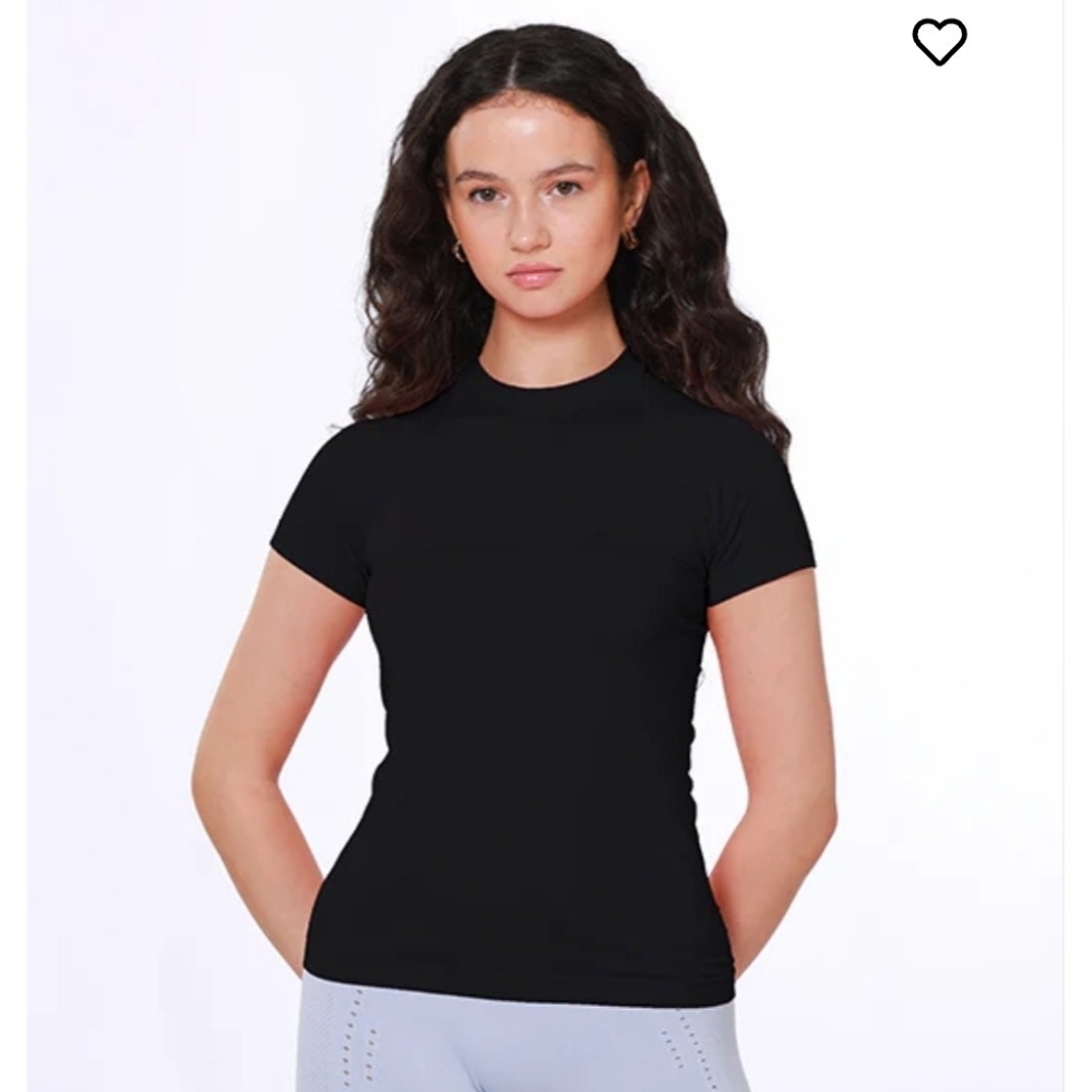 Astroremiges Zephyr Black Short Sleeve Women's Athletic Tee Size Medium